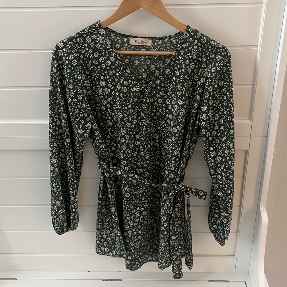 Maternity blouse LIKE NEW!
